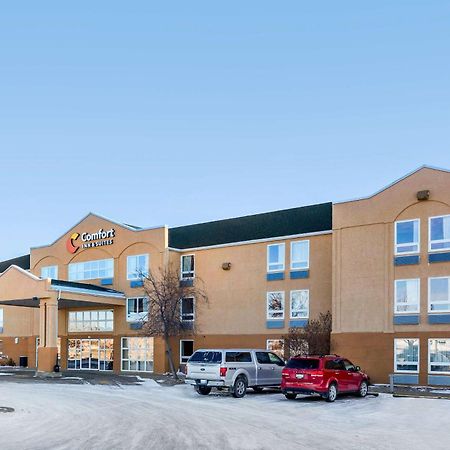 Comfort Inn & Suites Moose Jaw Exterior photo